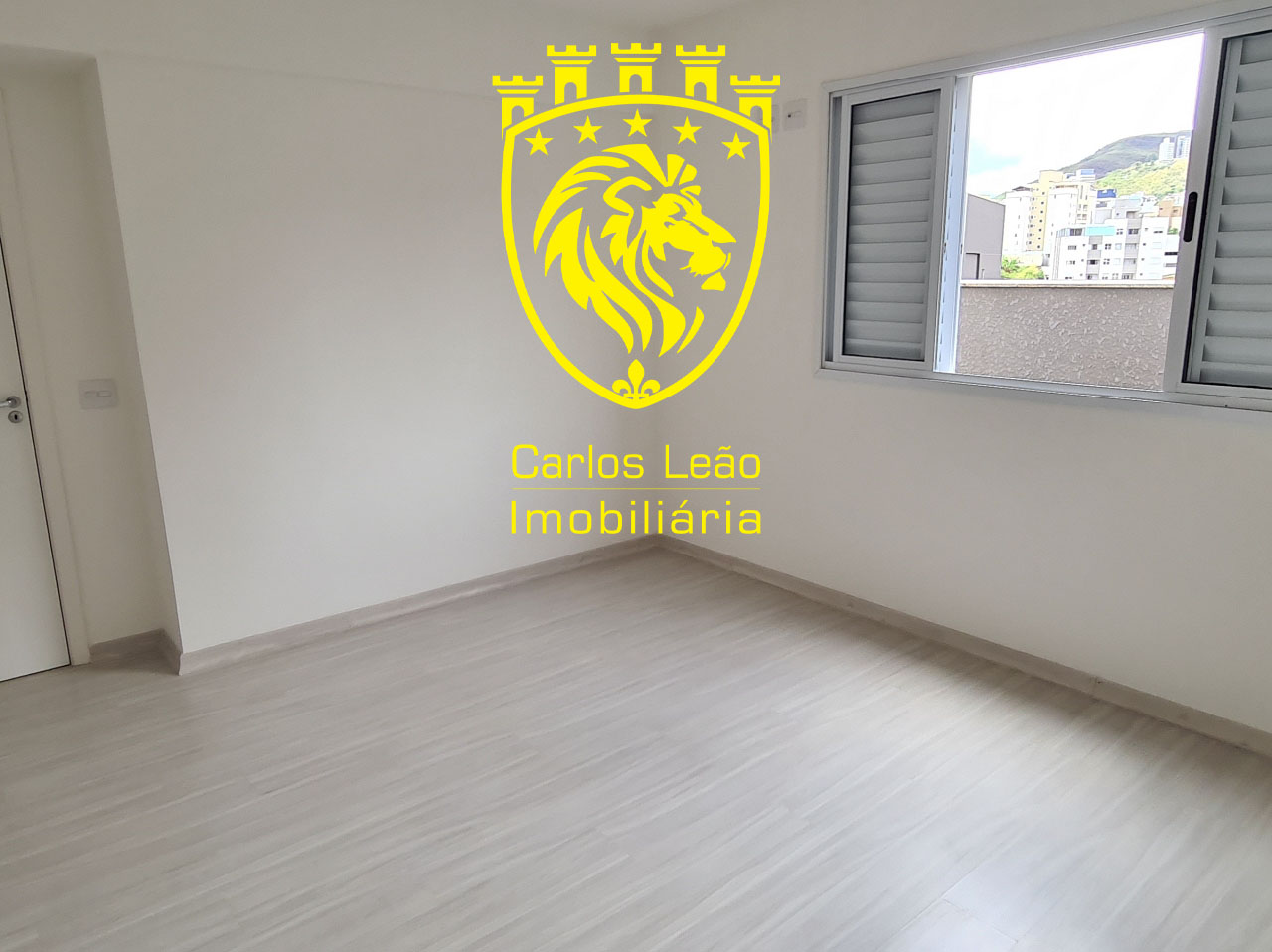 Apartamento à venda com 3 quartos, 240m² - Foto 3