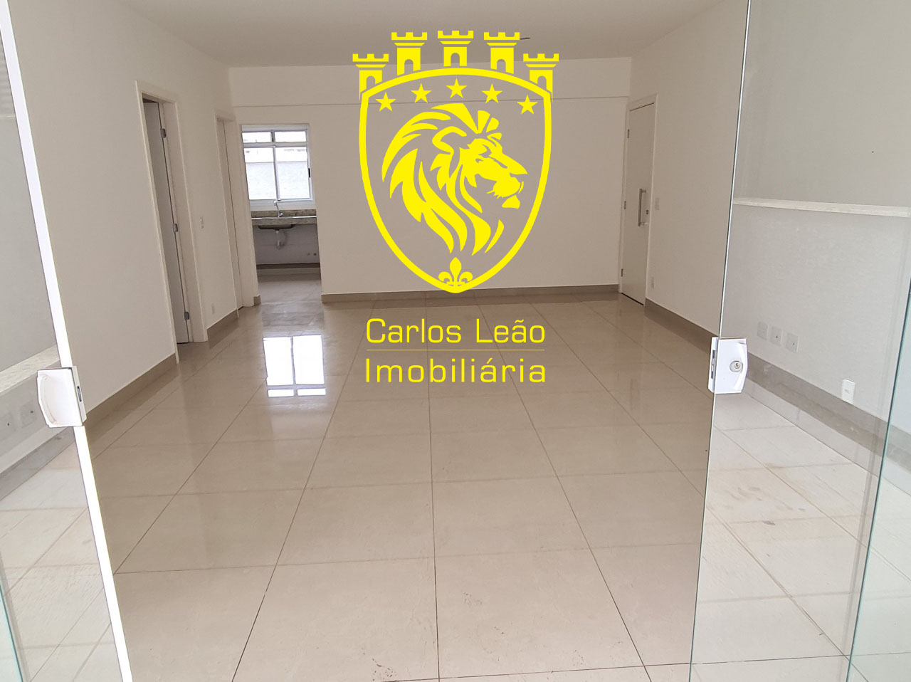 Apartamento à venda com 3 quartos, 240m² - Foto 1