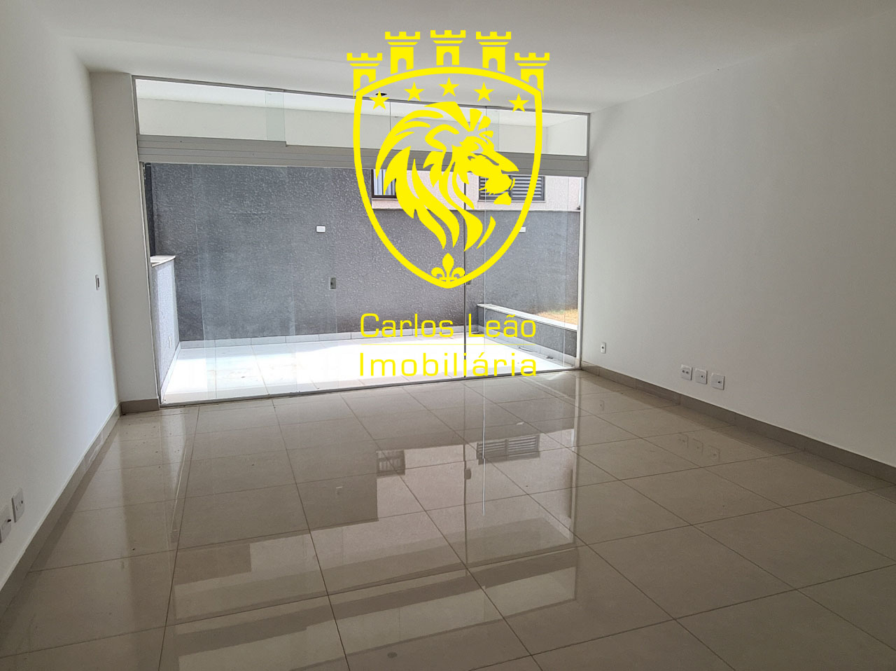 Apartamento à venda com 3 quartos, 240m² - Foto 2