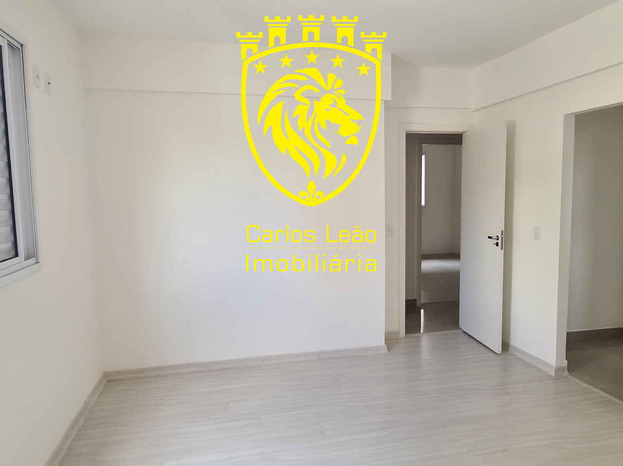 Apartamento à venda com 3 quartos, 140m² - Foto 2